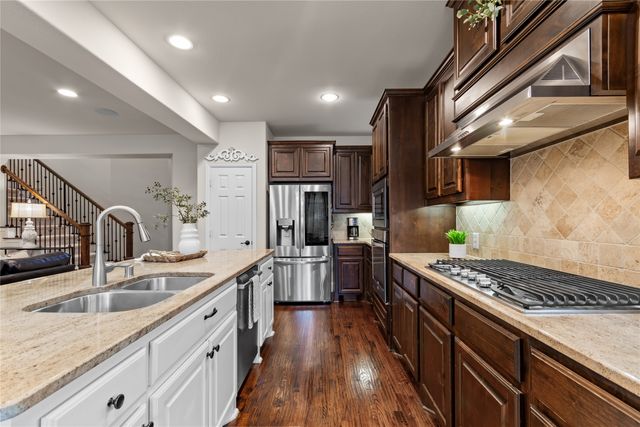 1616 Golf Club Drive, Lantana, TX 76226