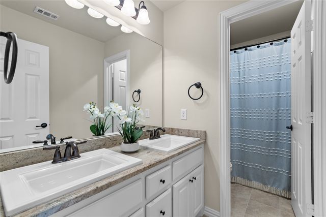 1616 Golf Club Drive, Lantana, TX 76226