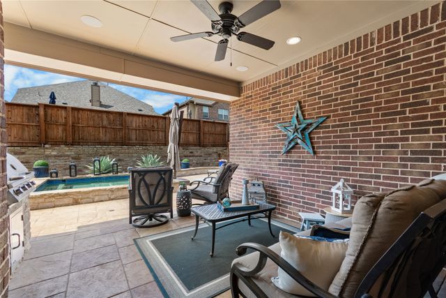 1616 Golf Club Drive, Lantana, TX 76226
