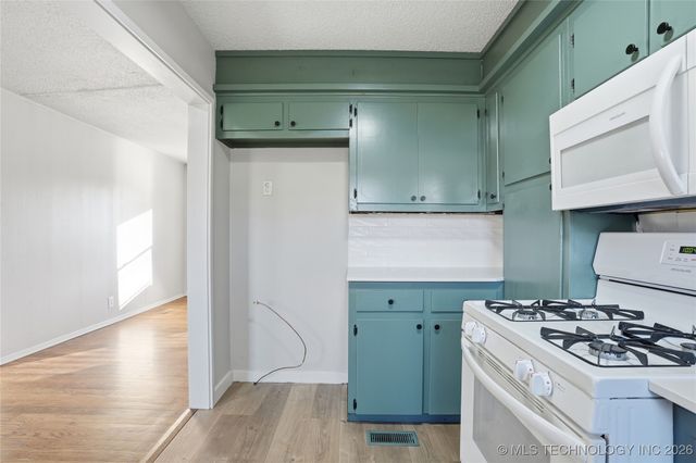 232 S 69th East Avenue, Tulsa, OK 74112