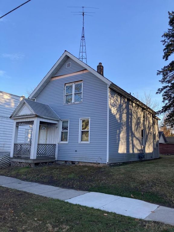1709 MADISON STREET, Manitowoc, WI 54220