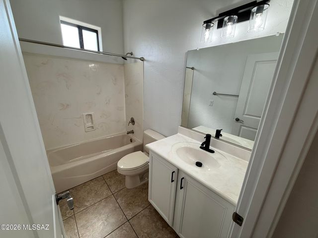 2028 E River Rd Unit 203, Tucson, AZ 85718