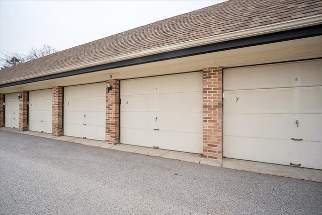 1117 S OLD WILKE Road 402, Arlington Heights, IL 60005