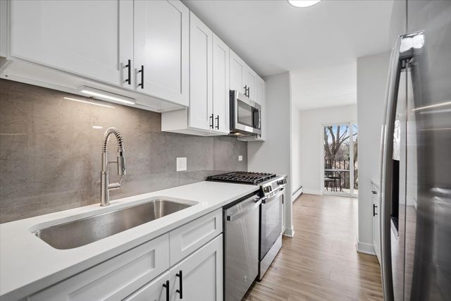 1117 S OLD WILKE Road 402, Arlington Heights, IL 60005