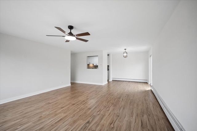 1117 S OLD WILKE Road 402, Arlington Heights, IL 60005