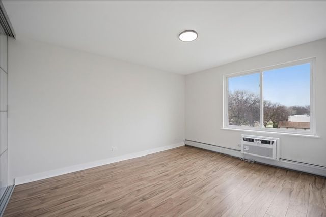 1117 S OLD WILKE Road 402, Arlington Heights, IL 60005