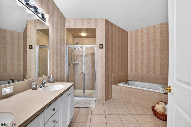 8202 Harcourt Rd, Clifton City, NJ 07013