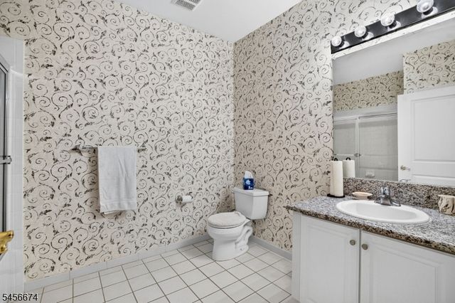8202 Harcourt Rd, Clifton City, NJ 07013