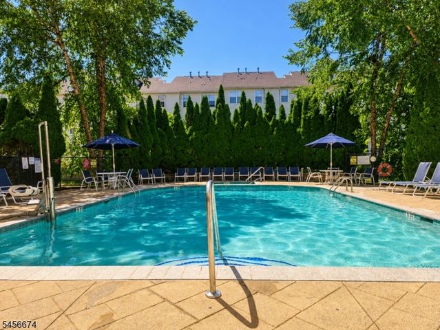 8202 Harcourt Rd, Clifton City, NJ 07013