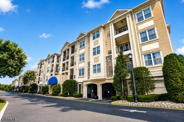 8202 Harcourt Rd, Clifton City, NJ 07013