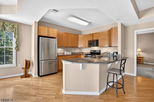 8202 Harcourt Rd, Clifton City, NJ 07013