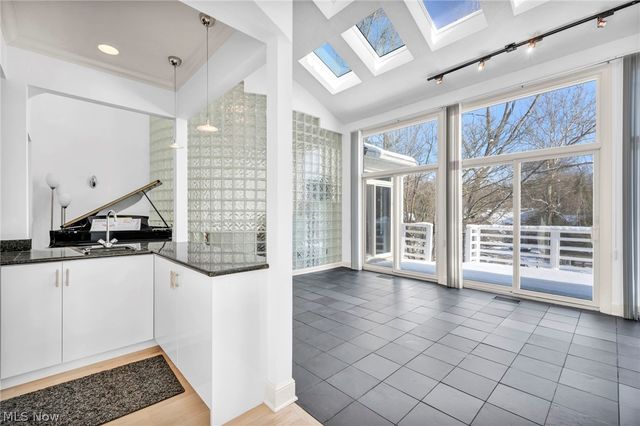 8709 Deer Creek Drive, Broadview Heights, OH 44147