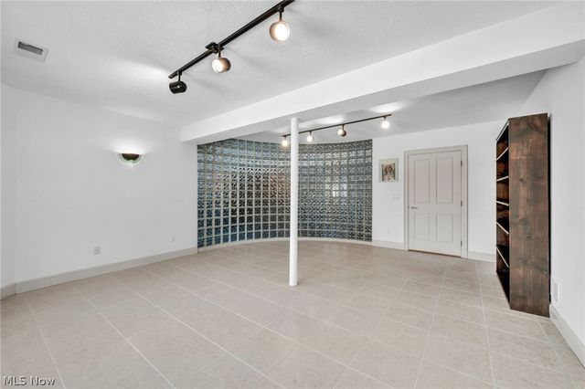 8709 Deer Creek Drive, Broadview Heights, OH 44147