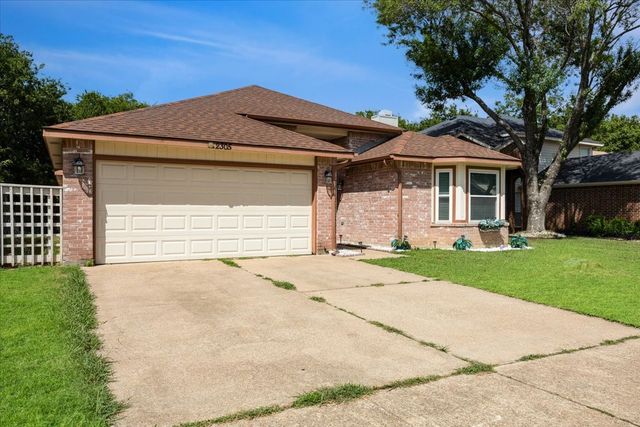 2305 Bennington Drive, Arlington, TX 76018