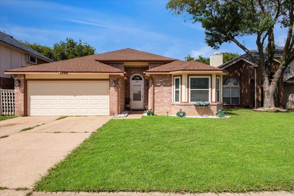 2305 Bennington Drive, Arlington, TX 76018