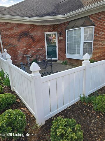 8126 Saint Andrews Village Dr, Louisville, KY 40241