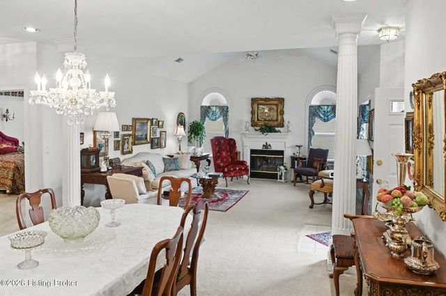 8126 Saint Andrews Village Dr, Louisville, KY 40241