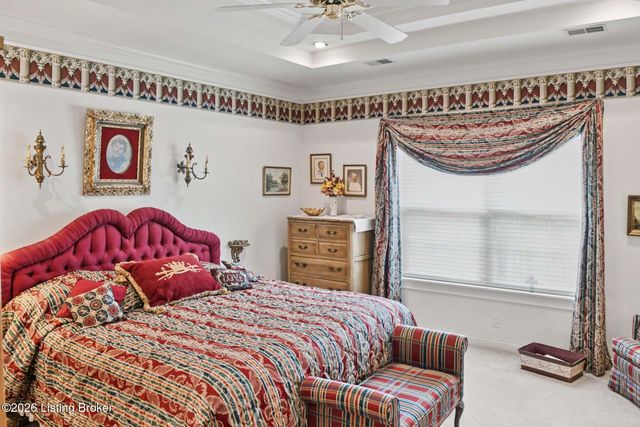 8126 Saint Andrews Village Dr, Louisville, KY 40241