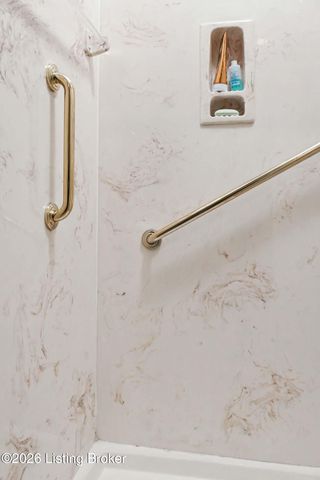 8126 Saint Andrews Village Dr, Louisville, KY 40241