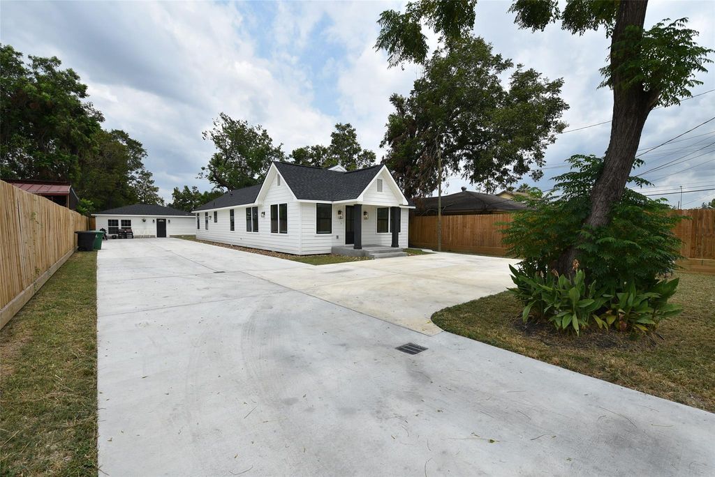 729 Caperton Street, Houston, TX 77022