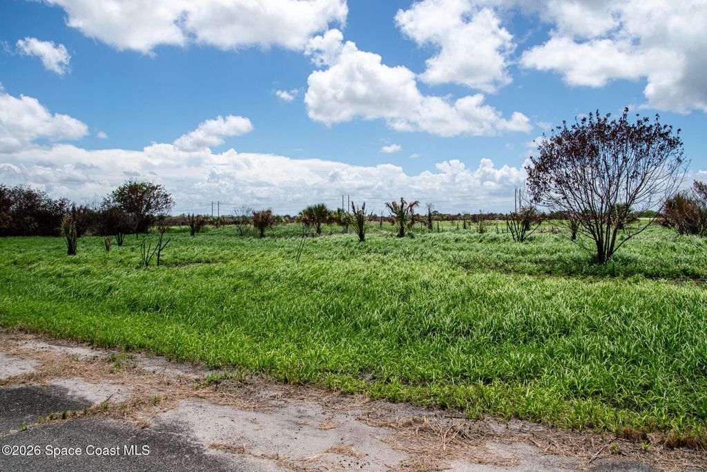 2281 Utopia Avenue SW, Palm Bay, FL 32908