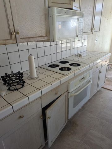 7711 N Ivanhoe Avenue, Fresno, CA 93722