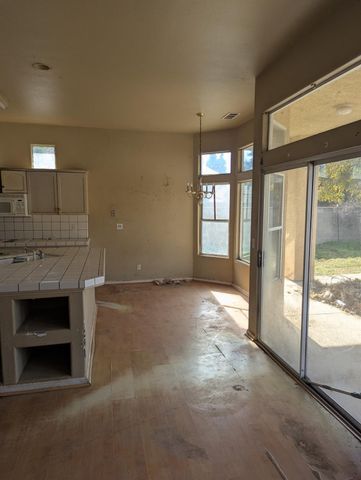 7711 N Ivanhoe Avenue, Fresno, CA 93722