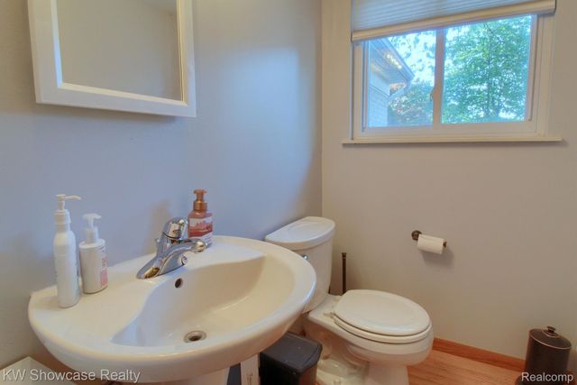 39175 PARKHURST Street, Livonia, MI 48154