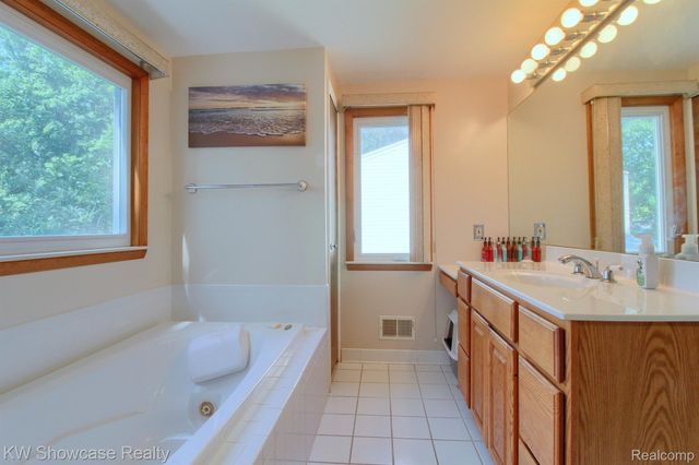 39175 PARKHURST Street, Livonia, MI 48154