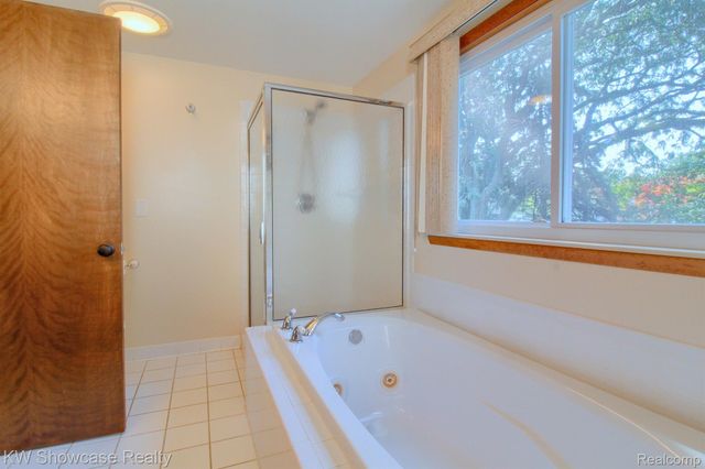 39175 PARKHURST Street, Livonia, MI 48154