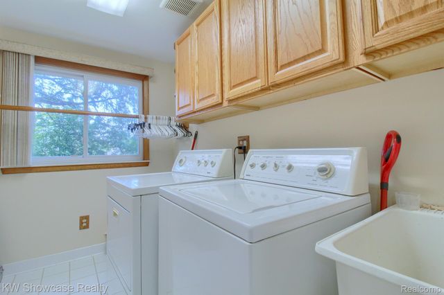 39175 PARKHURST Street, Livonia, MI 48154