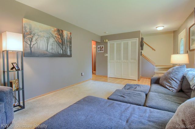 39175 PARKHURST Street, Livonia, MI 48154