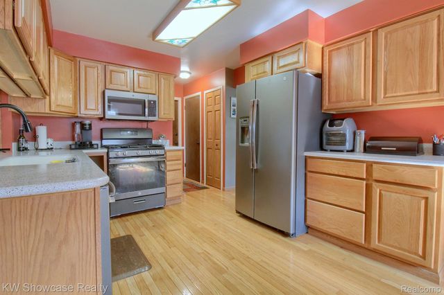 39175 PARKHURST Street, Livonia, MI 48154