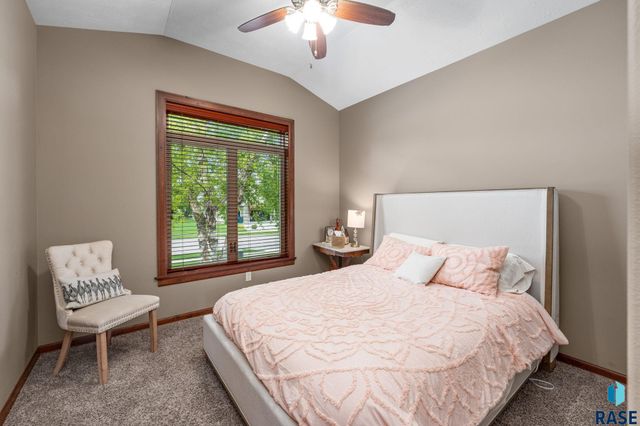8805 E Palametto St Street, Sioux Falls, SD 57110