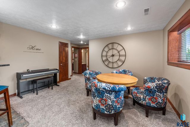 8805 E Palametto St Street, Sioux Falls, SD 57110