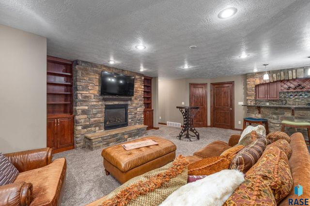 8805 E Palametto St Street, Sioux Falls, SD 57110