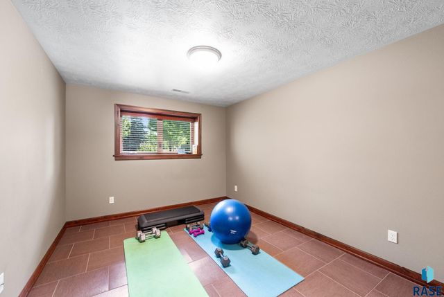 8805 E Palametto St Street, Sioux Falls, SD 57110