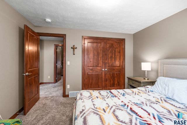 8805 E Palametto St Street, Sioux Falls, SD 57110
