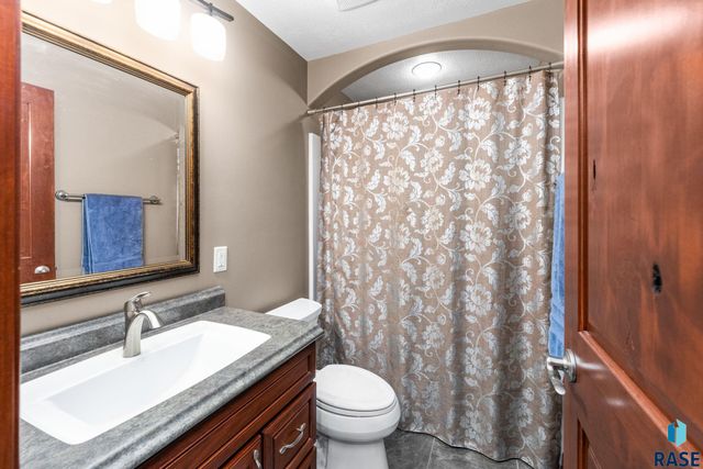 8805 E Palametto St Street, Sioux Falls, SD 57110