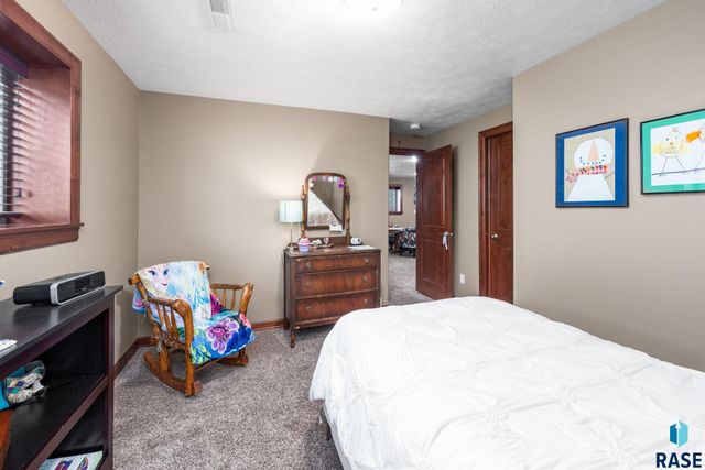 8805 E Palametto St Street, Sioux Falls, SD 57110