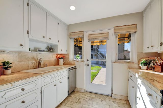 310 S Lake Drive, Lantana, FL 33462