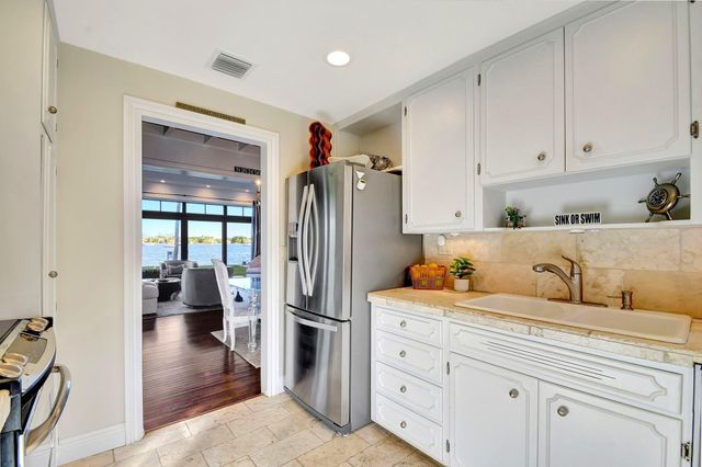 310 S Lake Drive, Lantana, FL 33462