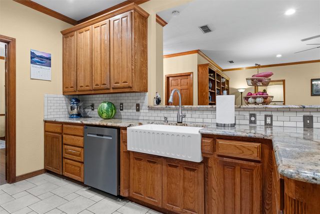 128 Meandering Way, Weatherford, TX 76086