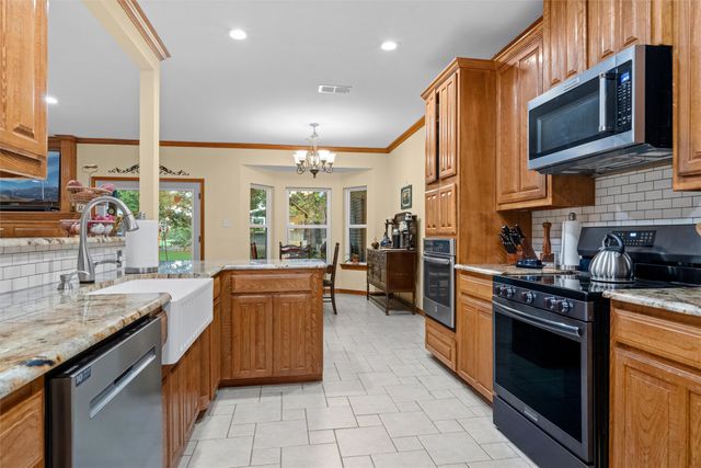 128 Meandering Way, Weatherford, TX 76086