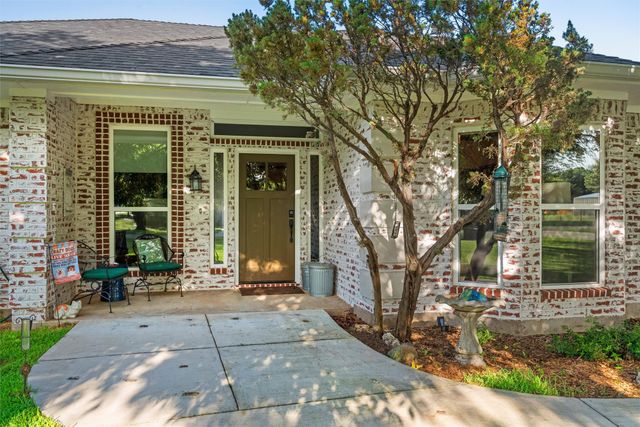 128 Meandering Way, Weatherford, TX 76086