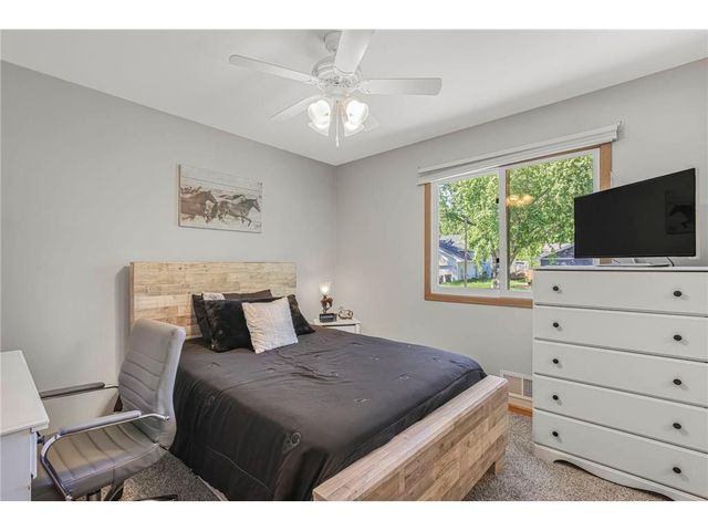 286 Frankland Street, Mahtomedi, MN 55115