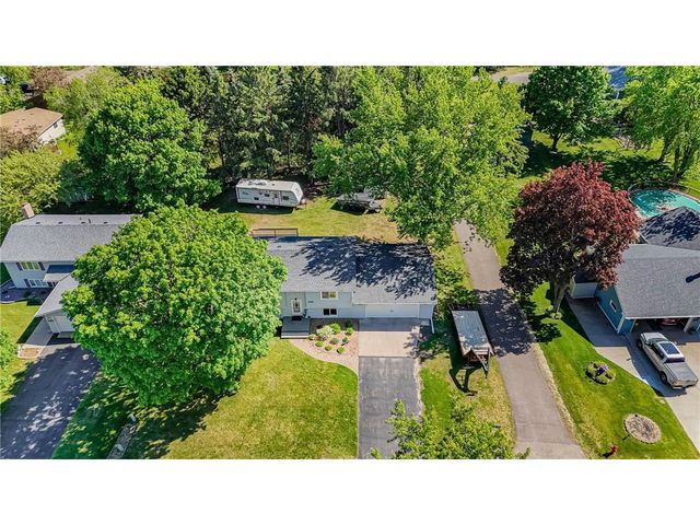 286 Frankland Street, Mahtomedi, MN 55115
