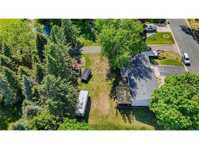 286 Frankland Street, Mahtomedi, MN 55115