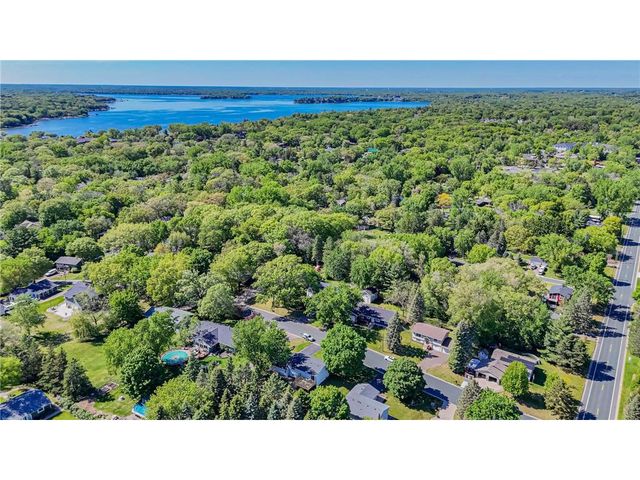 286 Frankland Street, Mahtomedi, MN 55115