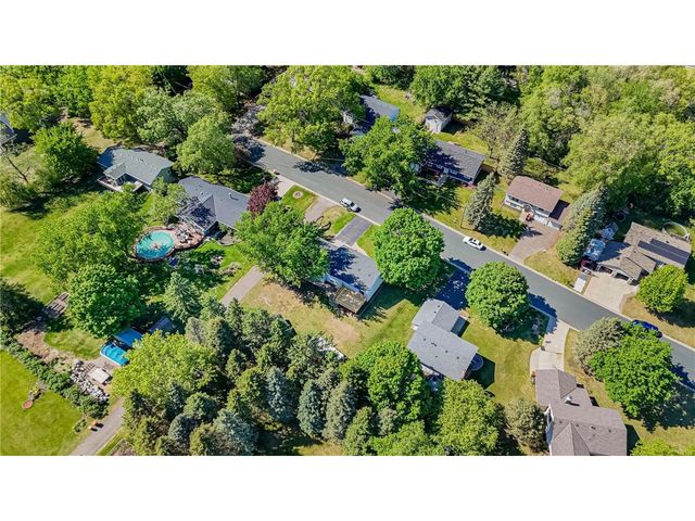286 Frankland Street, Mahtomedi, MN 55115